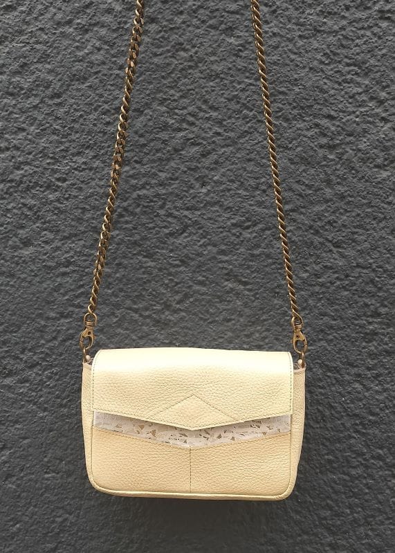 camille-guiraud-sacs-marine-sac-main-beige-dentelle-dor image 5