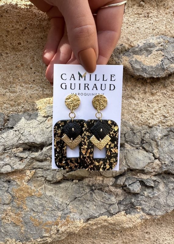 camille-guiraud-julie-boucles-d-oreilles-rectangle-noir-dor image 1