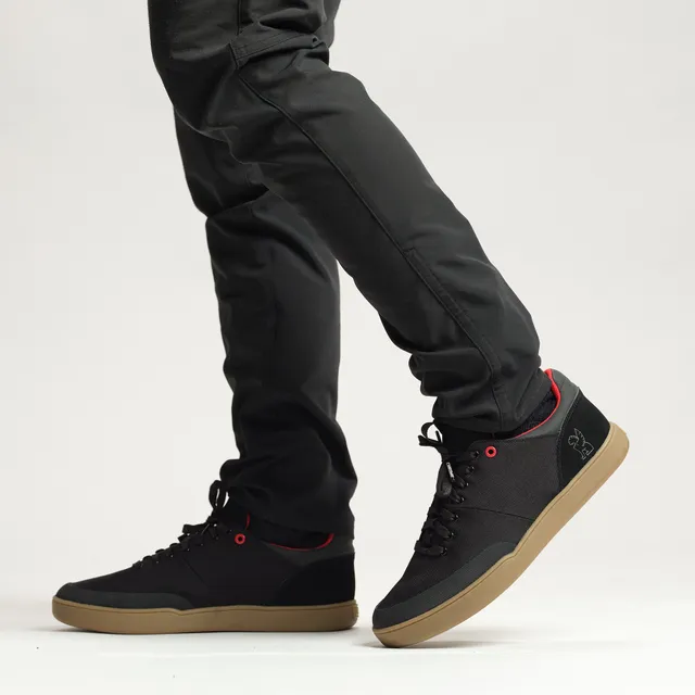 chrome-bromley-low-basket-basse-vegan-noir-lacets image 1