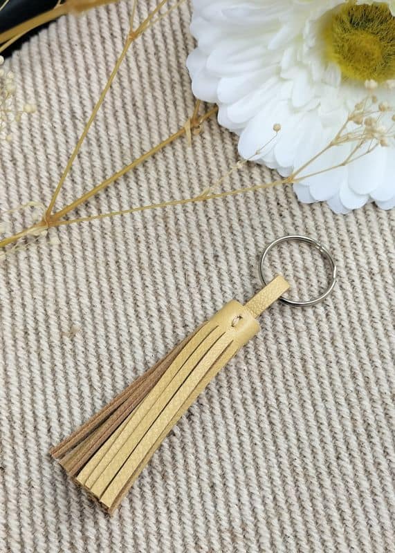 camille-guiraud-porte-cl-s-pompon-accessoire-cuir-fait-main image 6