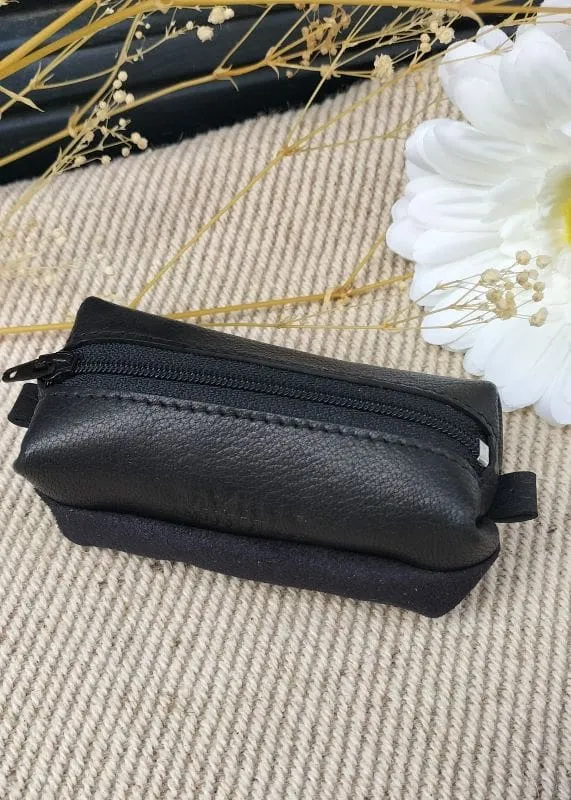 camille-guiraud-baby-trousse-cuir-noir-trousse-alcantara-noir image 1