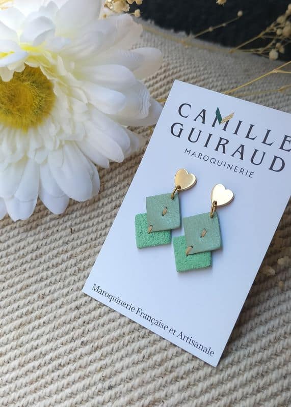 camille-guiraud-coeur-vert-d-eau-boucles-d-oreilles-cuir image 2