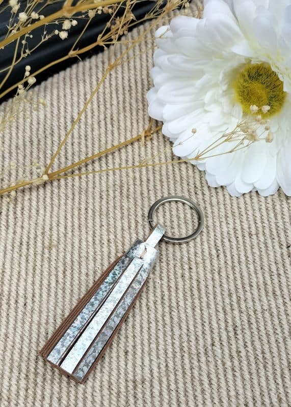 camille-guiraud-porte-cl-s-pompon-accessoire-cuir-fait-main image 7
