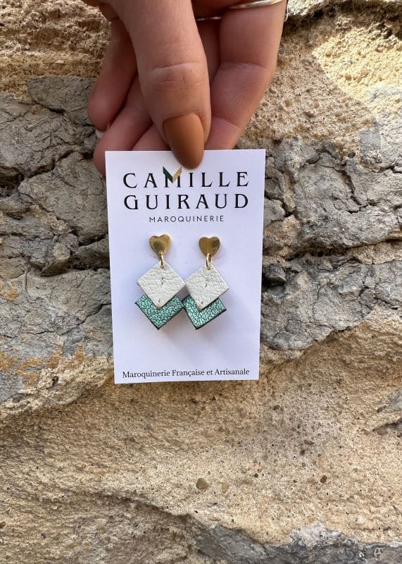 camille-guiraud-coeur-boucles-d-oreilles-cuir-blanc-vert-m-tallis image 1