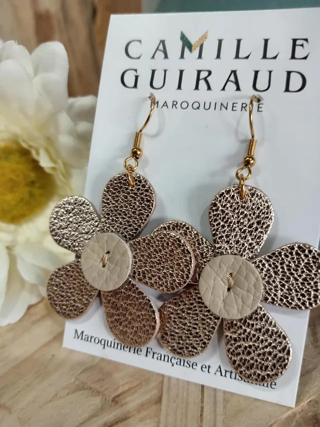 camille-guiraud-boucles-marguerite-dor-ros-fleur-cuir-l-ger image 1