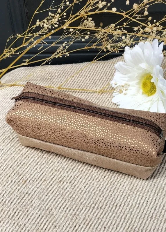 camille-guiraud-grain-nude-dor-trousse-cuir-beige image 1