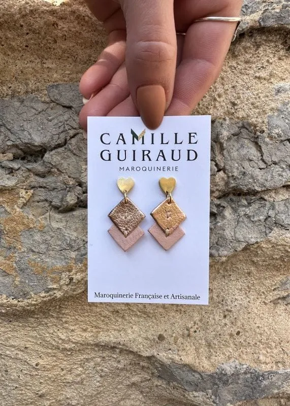 camille-guiraud-boucles-coeur-rose-m-tallis-boucles-d-oreilles-cuir image 1