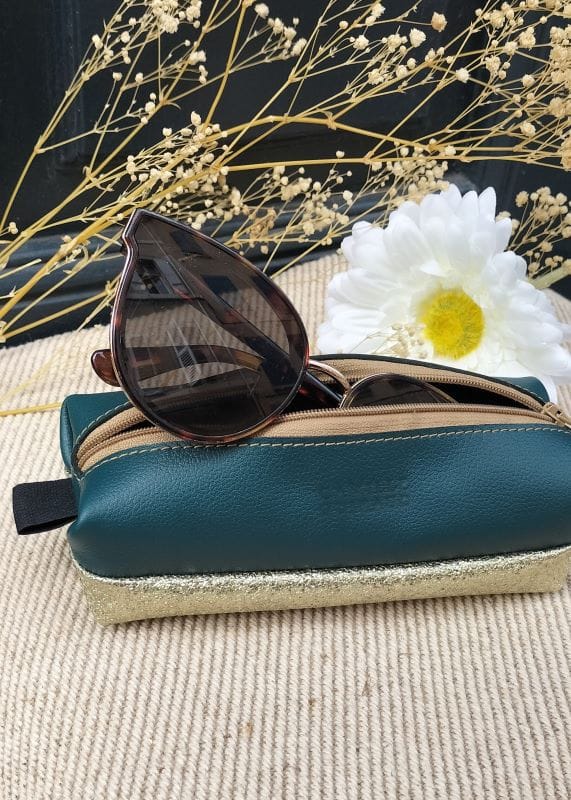 camille-guiraud-trousse-cuir-bleu-canard-caviar-dor image 2