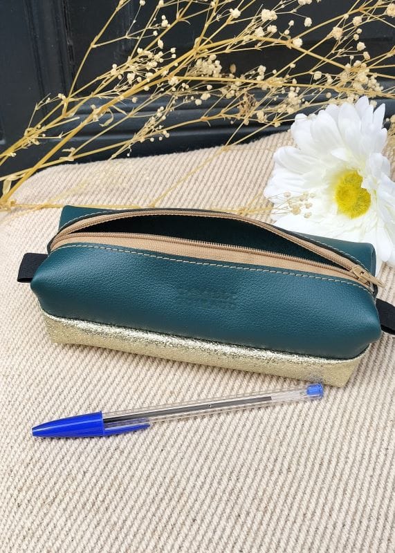 camille-guiraud-trousse-cuir-bleu-canard-caviar-dor image 3