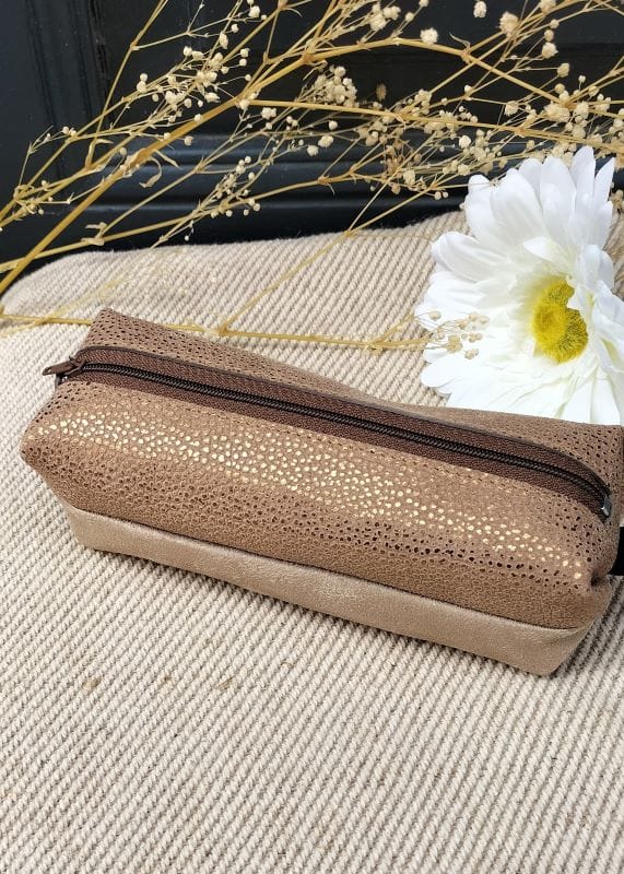 camille-guiraud-grain-nude-dor-trousse-cuir-beige image 1