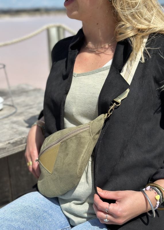 camille-guiraud-banane-manon-kaki-dor-sac-banane-cuir image 2