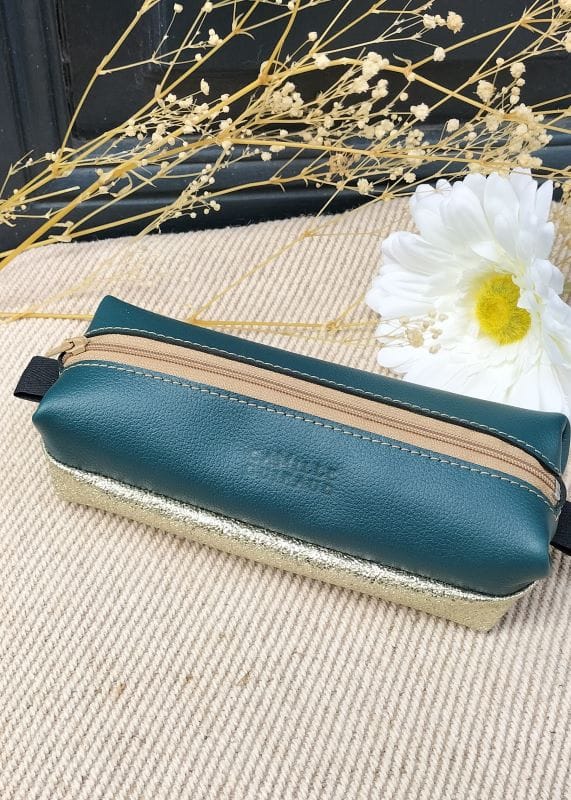 camille-guiraud-trousse-cuir-bleu-canard-caviar-dor image 1