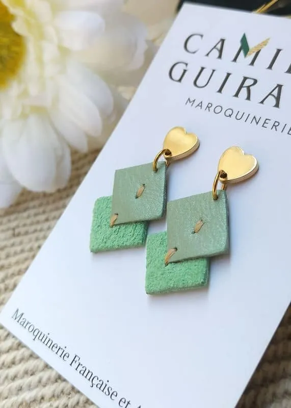 camille-guiraud-coeur-vert-d-eau-boucles-d-oreilles-cuir image 1