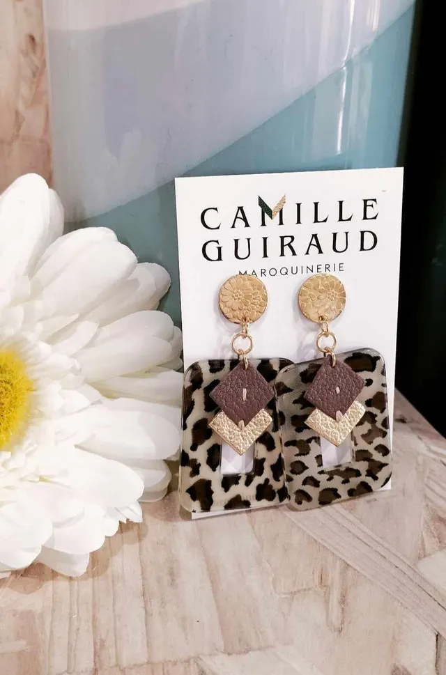 camille-guiraud-boucles-julie-gu-pard-dor-boucles-d-oreilles-cuir image 1