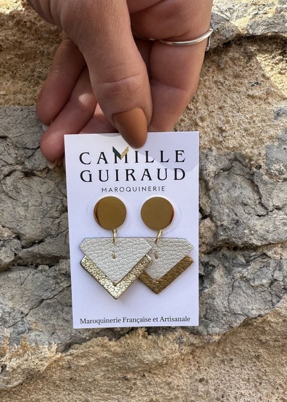 camille-guiraud-suzanne-blanc-dor-boucles-d-oreilles-cuir image 2