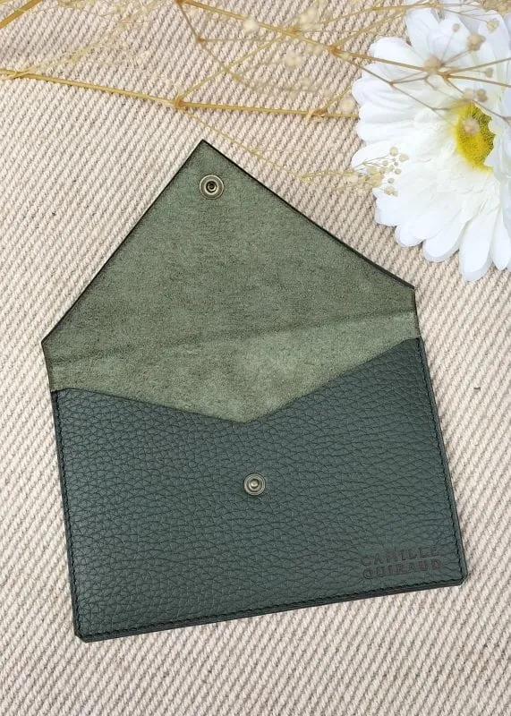camille-guiraud-porte-carte-grise-enveloppe-vert-kaki-cuir image 1