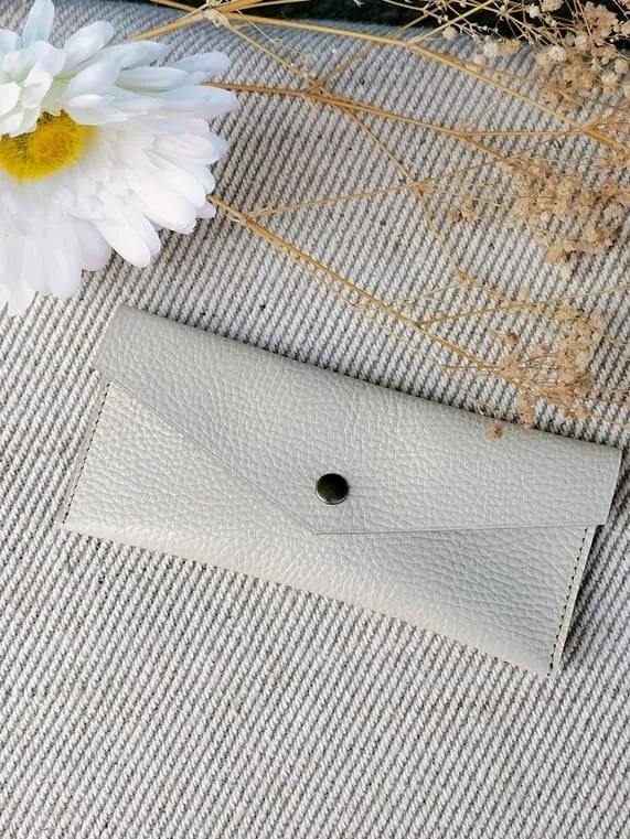 camille-guiraud-tui-lunettes-enveloppe-cr-me-cuir image 1