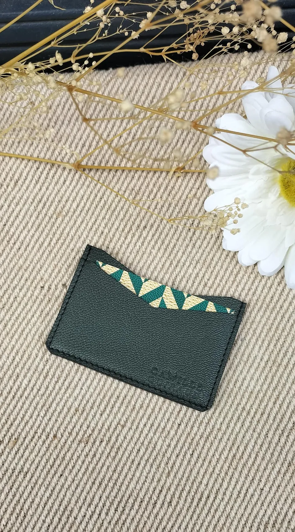 camille-guiraud-porte-cartes-simple-vert-sombre-cuir-ch-vre image 1