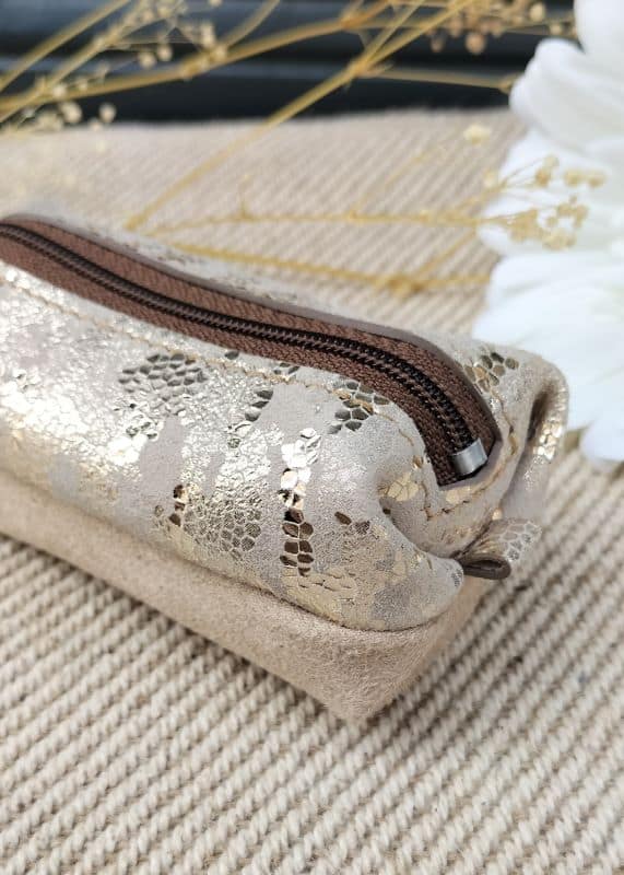 camille-guiraud-baby-trousse-caviar-beige-alcantara-trousse-cuir image 2