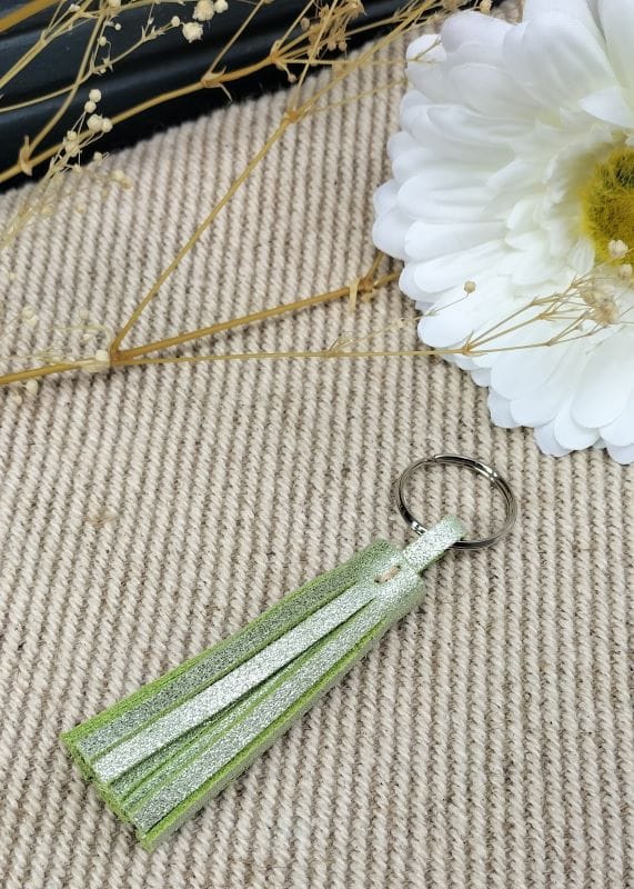 camille-guiraud-porte-cl-s-pompon-accessoire-cuir-fait-main image 2