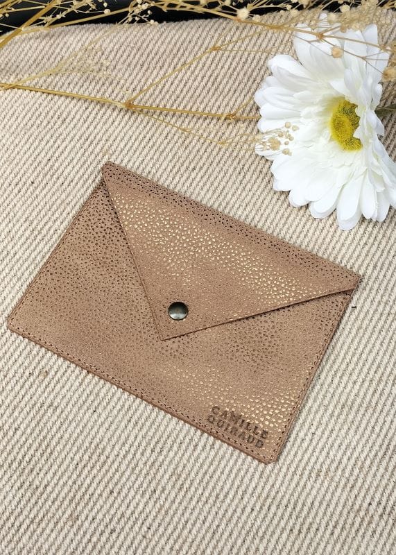 camille-guiraud-porte-carte-grise-enveloppe-nude-grain-dor image 2