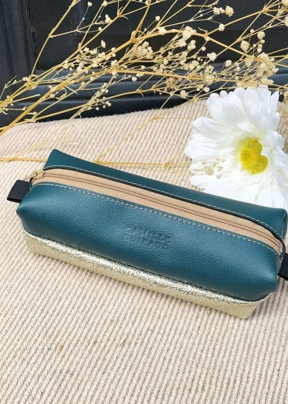 camille-guiraud-trousse-cuir-bleu-canard-caviar-dor image 1