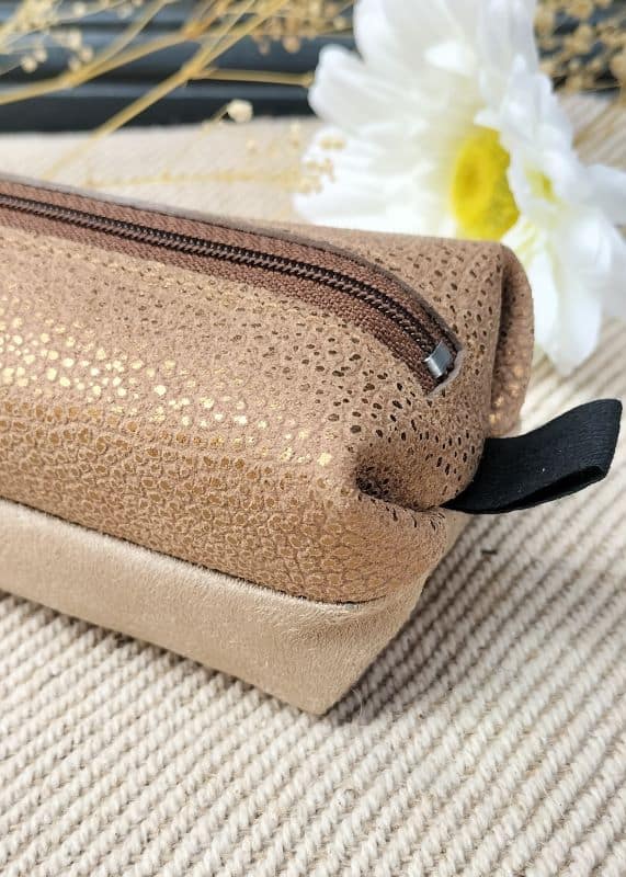 camille-guiraud-grain-nude-dor-trousse-cuir-beige image 2