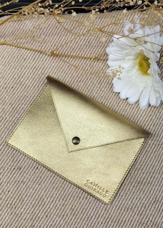 camille-guiraud-porte-carte-grise-enveloppe-dor-cuir image 2
