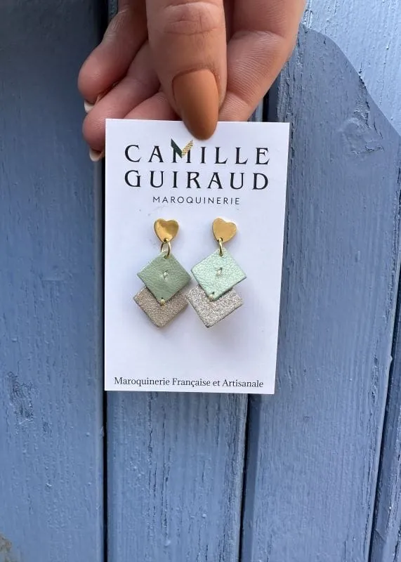 camille-guiraud-boucles-coeur-vert-d-eau-et-gris-boucles-d-oreilles-cuir image 1