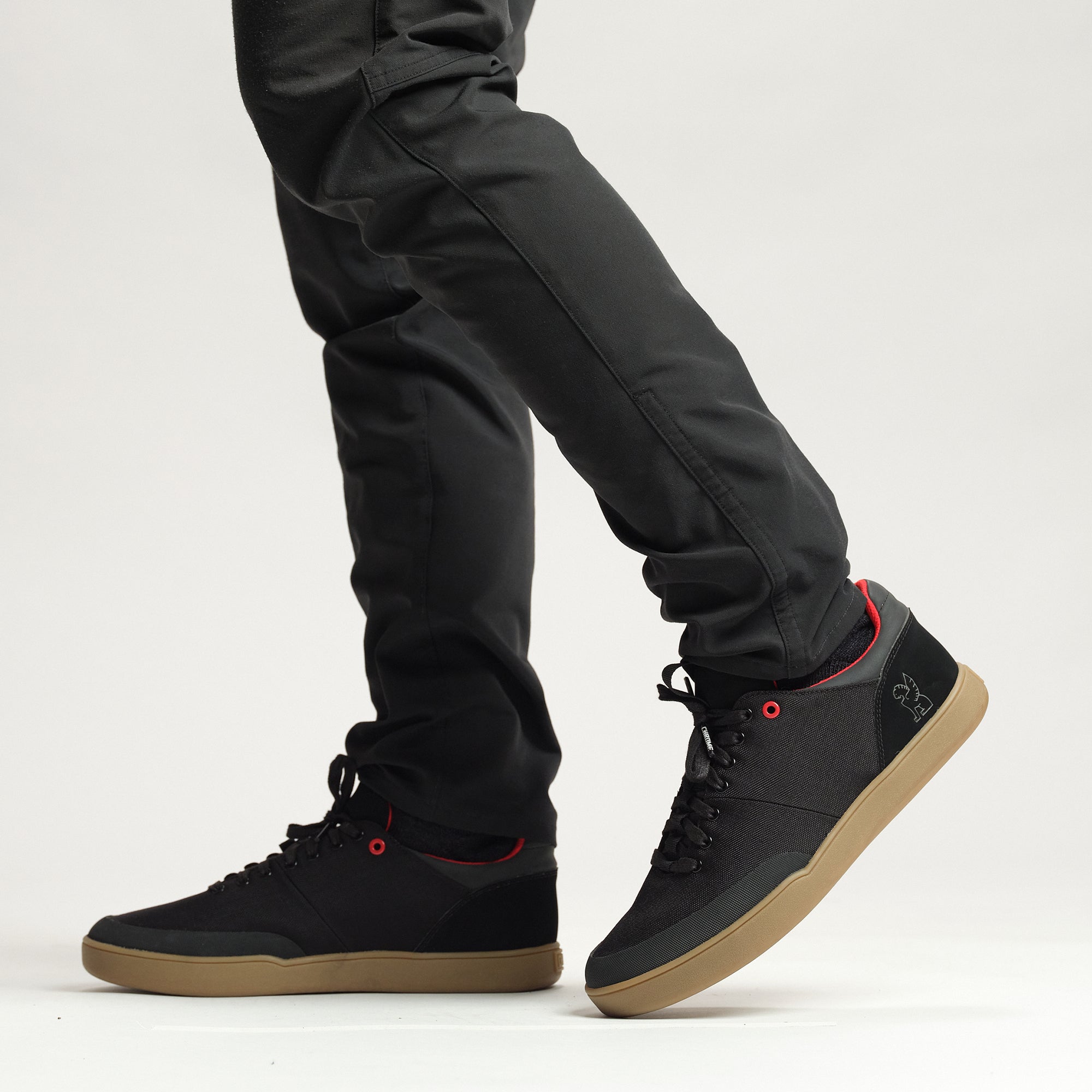 chrome-bromley-low-basket-basse-vegan-noir-lacets image 1
