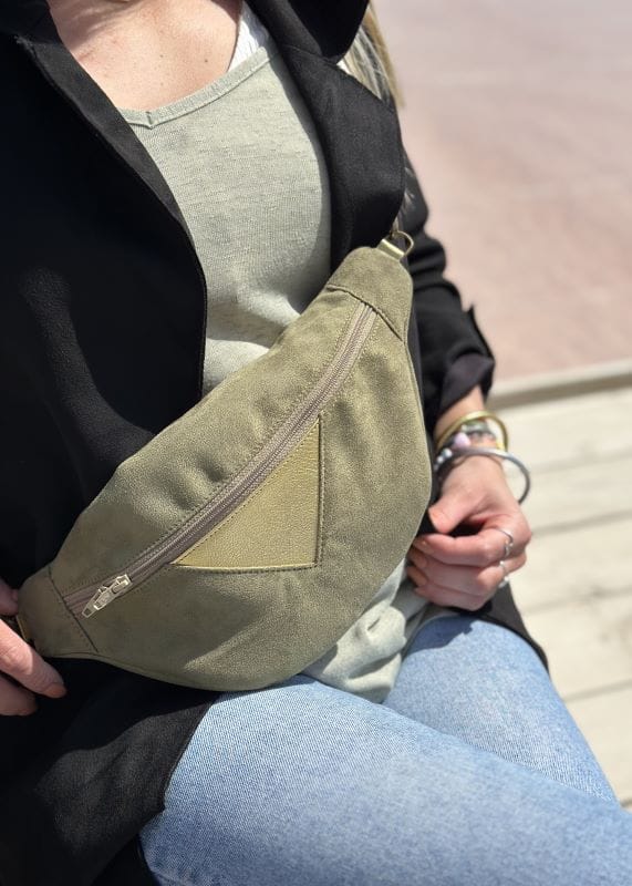 camille-guiraud-banane-manon-kaki-dor-sac-banane-cuir image 3