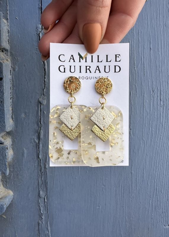 camille-guiraud-boucles-julie-rectangle-blanc-dor-cuir image 1
