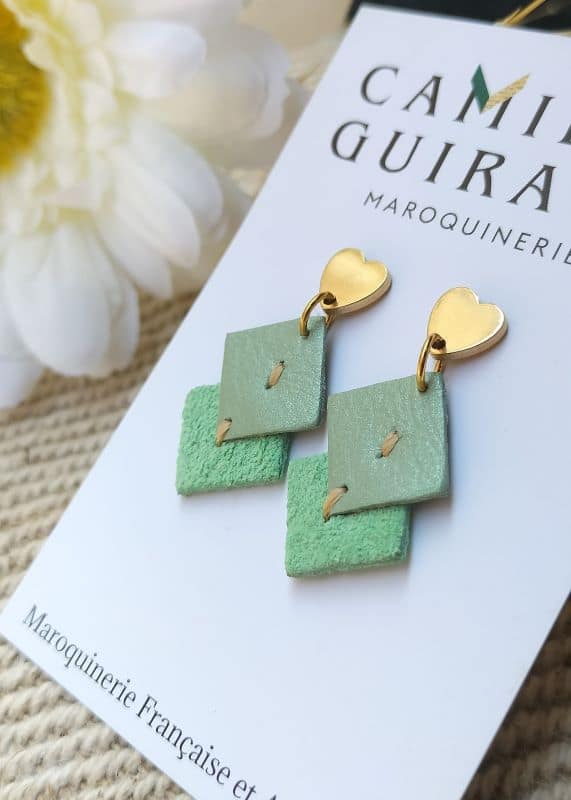 camille-guiraud-coeur-vert-d-eau-boucles-d-oreilles-cuir image 1