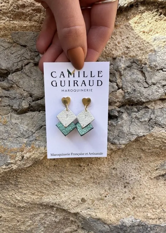 camille-guiraud-coeur-boucles-d-oreilles-cuir-blanc-vert-m-tallis image 1
