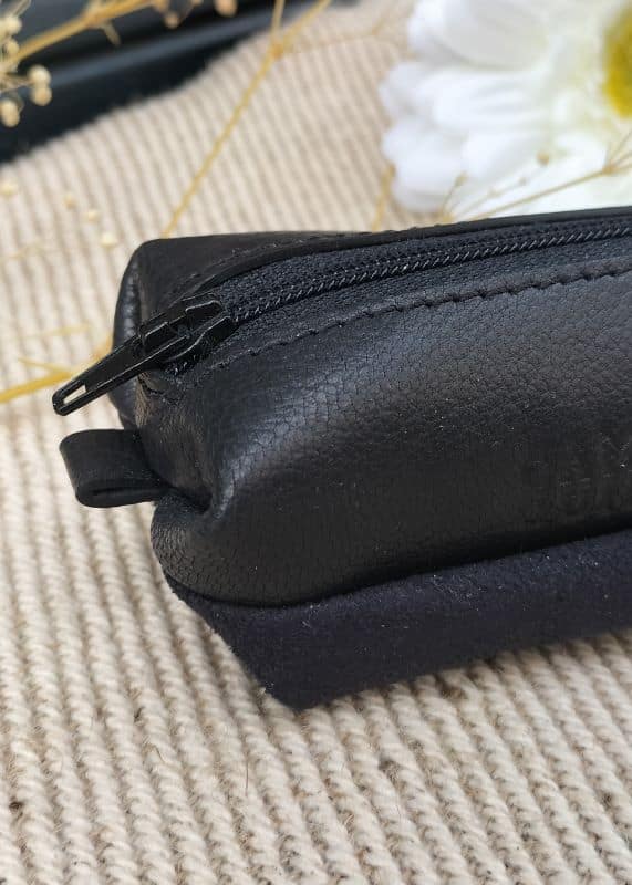 camille-guiraud-baby-trousse-cuir-noir-trousse-alcantara-noir image 3