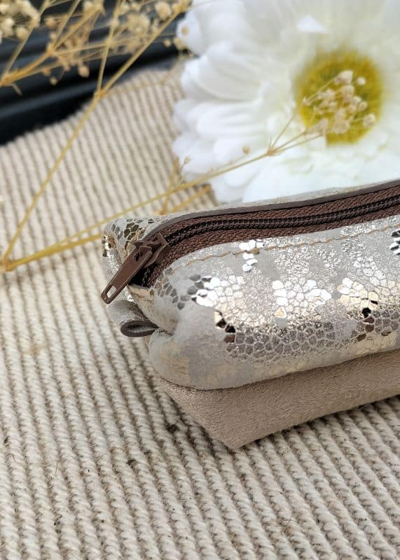 camille-guiraud-baby-trousse-caviar-beige-alcantara-trousse-cuir image 3
